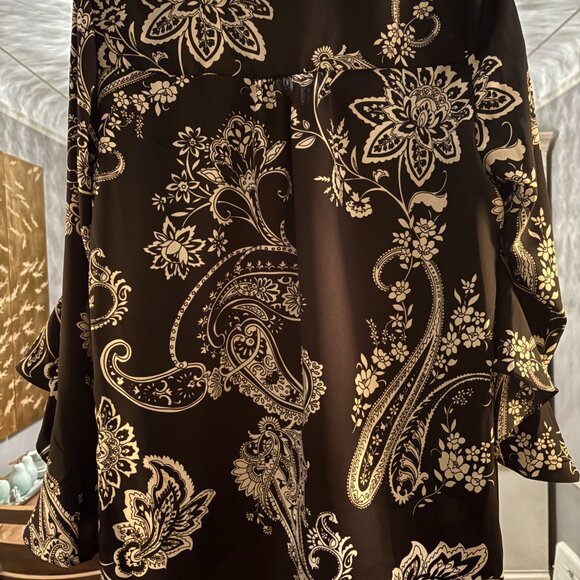 NWT Vince Camuto Black Floral Bell Sleeve Blouse Size M - Picture 10 of 12